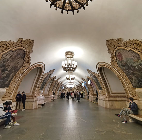 Moscow Metro station city tour. Kievskaya Station.