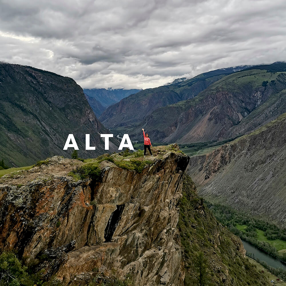 Trekking in Altai