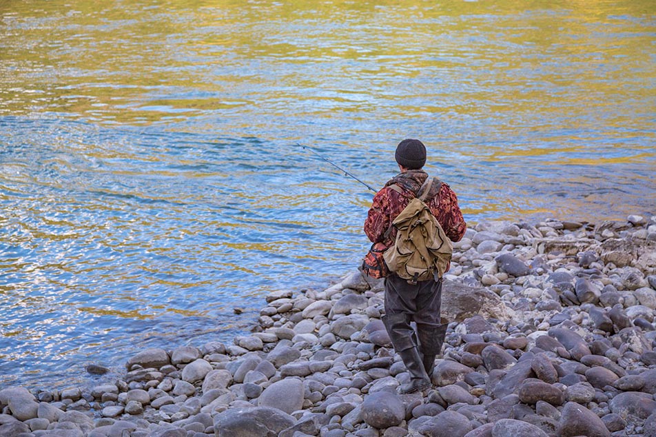 Individual fishing tour on Russian Altai rivers and lakes. Photographer Tatiana Avaloness