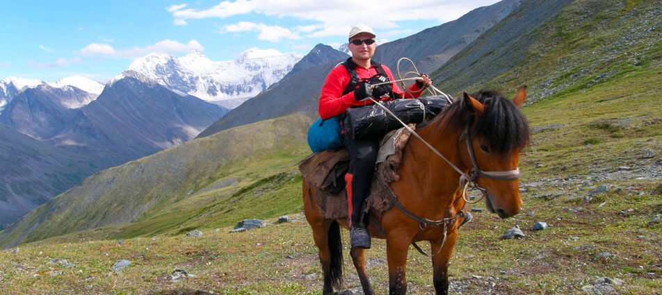 On horseback to foot of the Belukha mountain